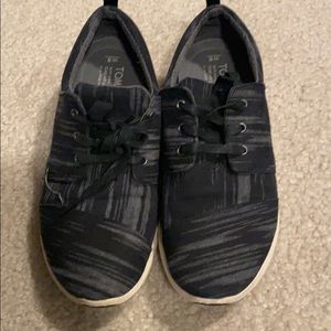Toms tennis shoes